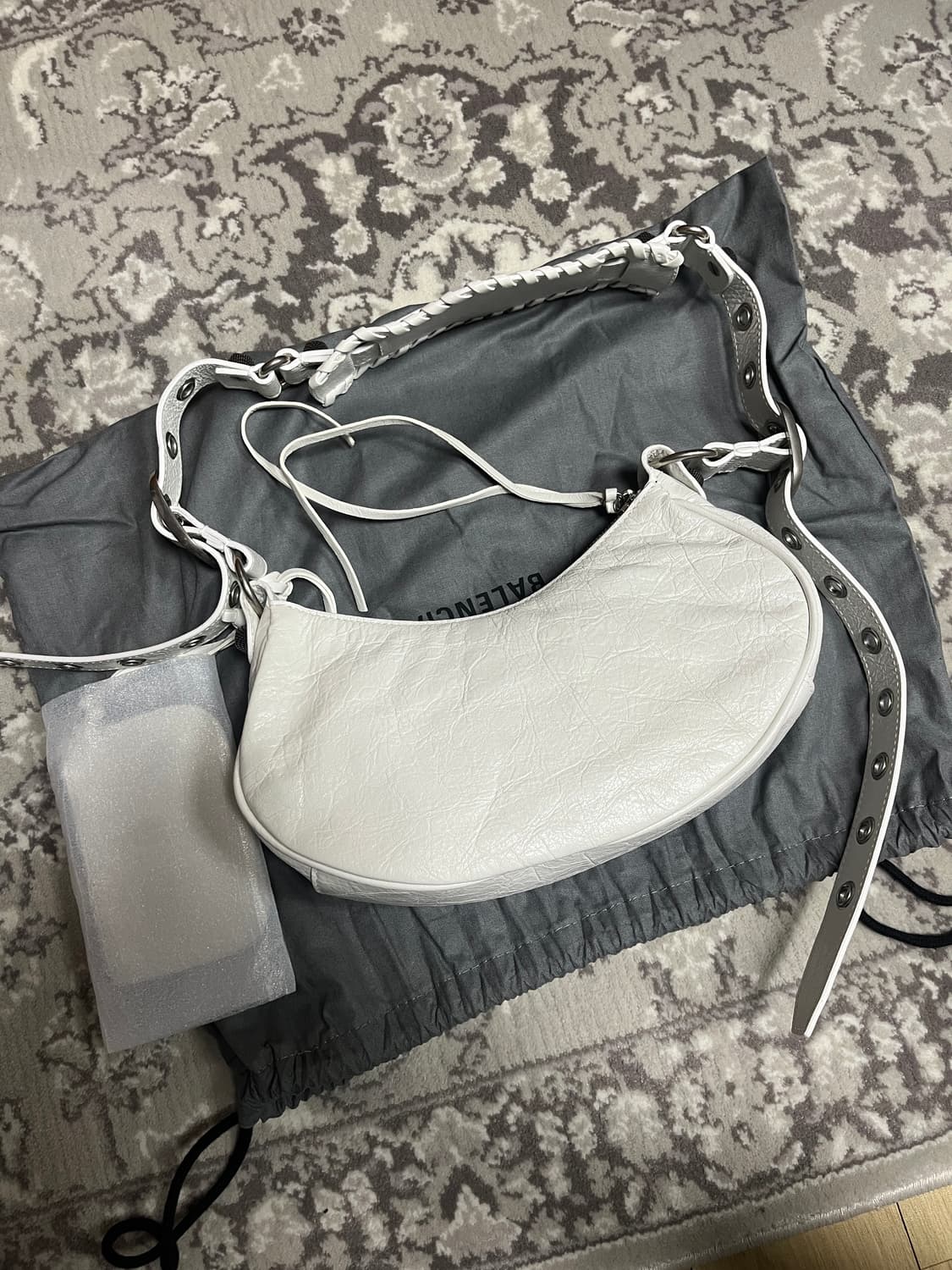 발렌시아가 아레나 램스킨 르카골 XS 화이트 새상품 상품이미지4