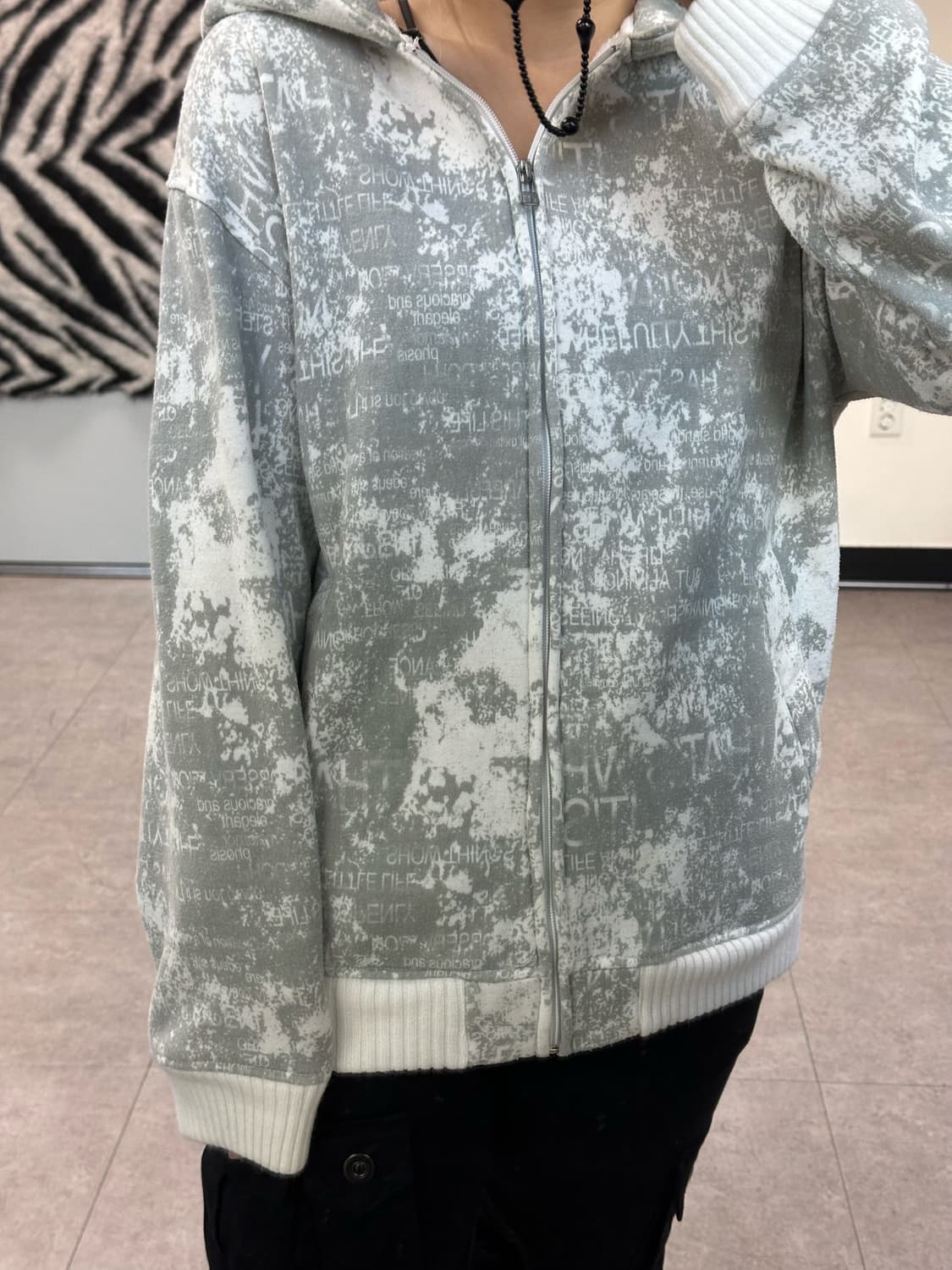 grunge printing hood zip-up 상품이미지3