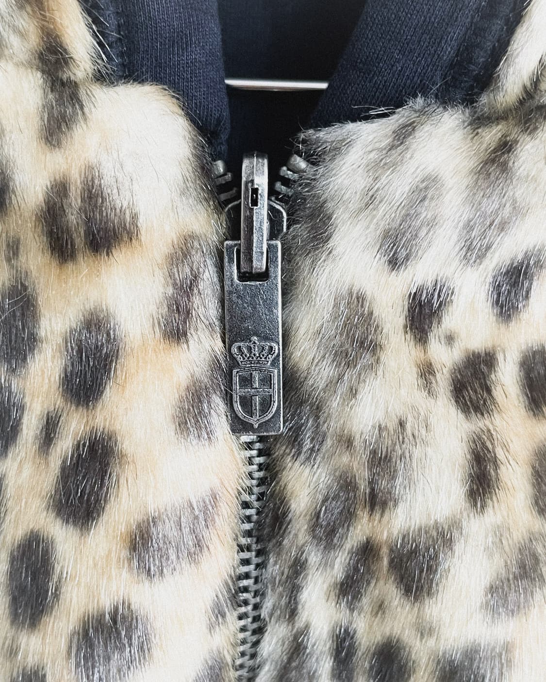 쥬시꾸뛰르 faux fur 레오파드 후드 베스트 상품이미지6