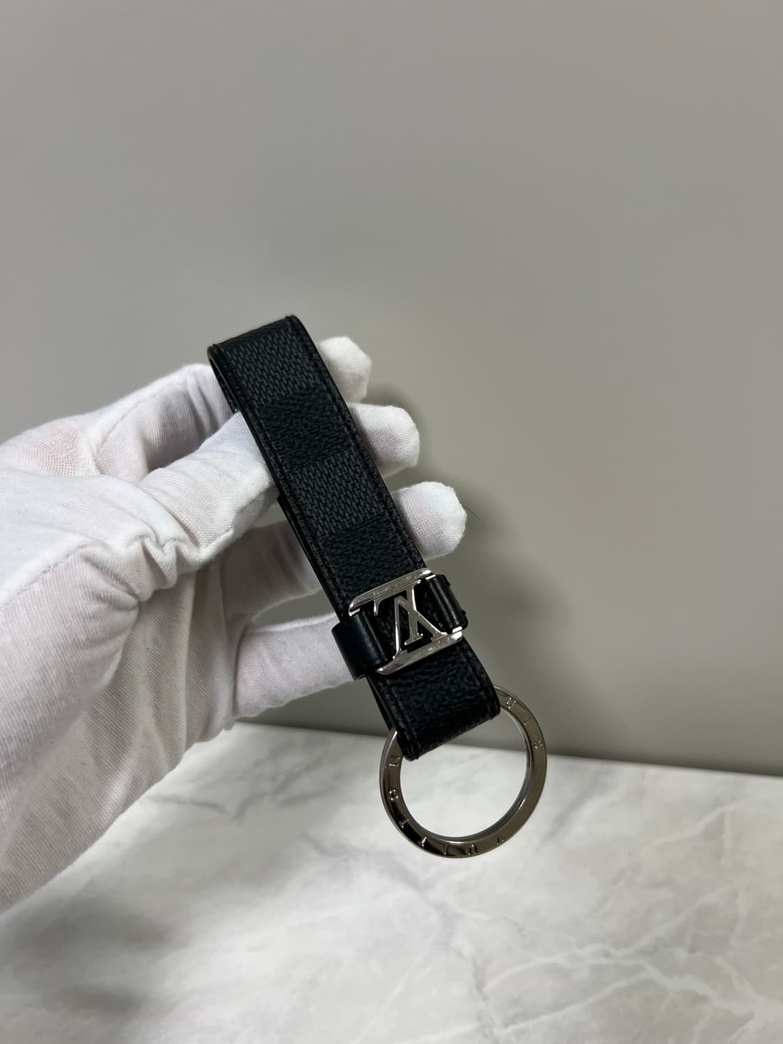 루이비통 LV 드라곤느 키 홀더 M62706 상품이미지1