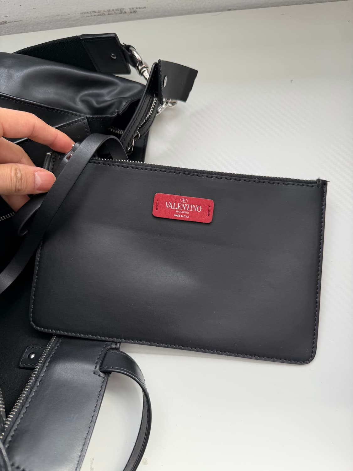 정품) 발렌티노 남성 VLTN 블랙 쇼퍼백 숄더백 상품이미지6
