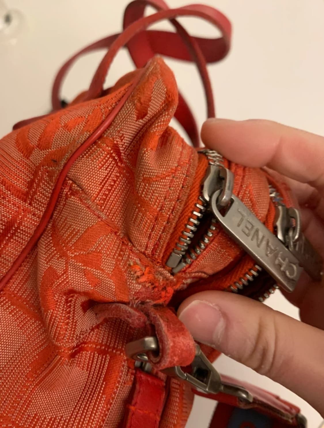 샤넬 트래블 스포츠 백 오렌지 레드 레어템 상품이미지4
