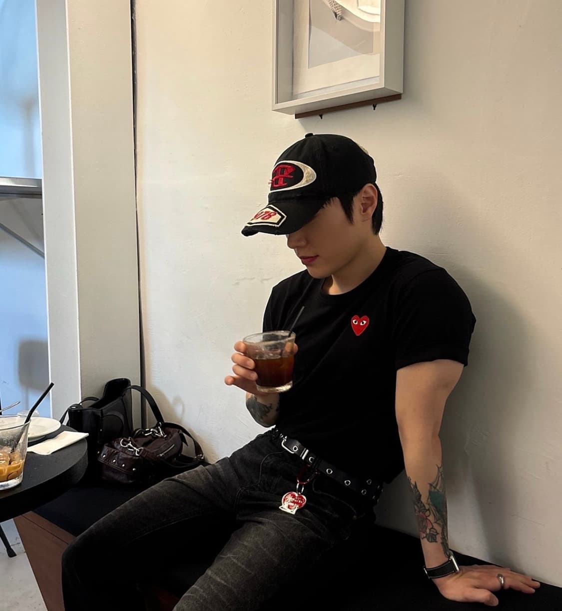 플레이 꼼데가르송 레드 하트 티셔츠 블랙 XL 상품이미지2