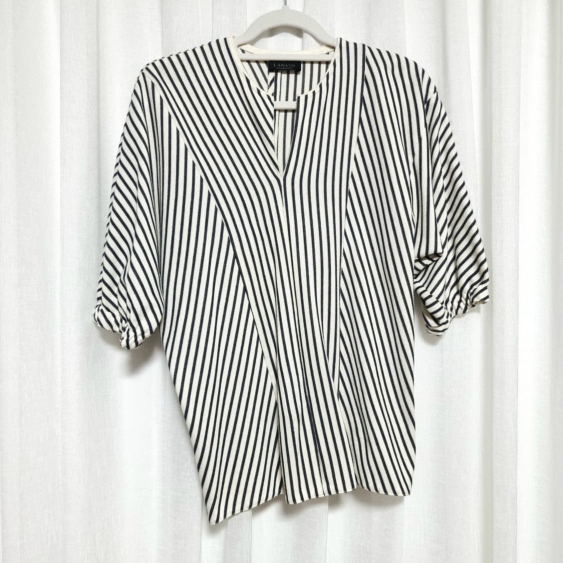 랑빙컬렉션 래글런 가오리핏 코튼혼방 언발란스 블라우스 (66까지) 상태굿 상품이미지1