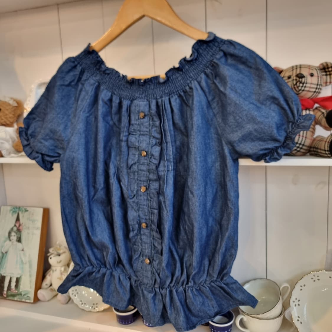 데님 오프숄더 프릴 블라우스 상품이미지3