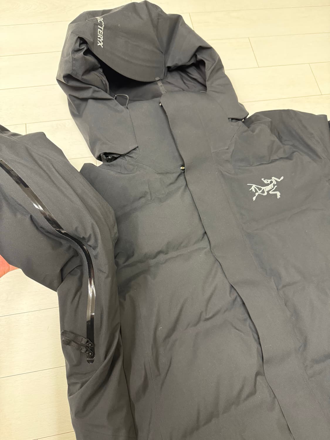 아크테릭스 피슬 sv 다운 XL 사이즈 블랙 색상  텍 다 붙어있고 1번 상품이미지4