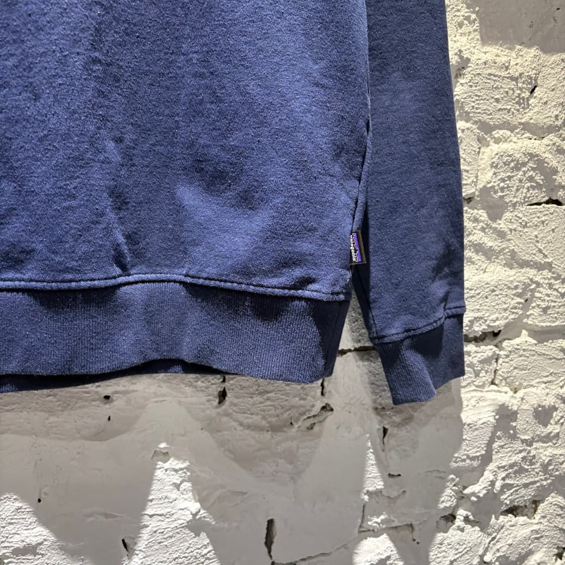 파타고니아 네이비 맨투맨 상품이미지3