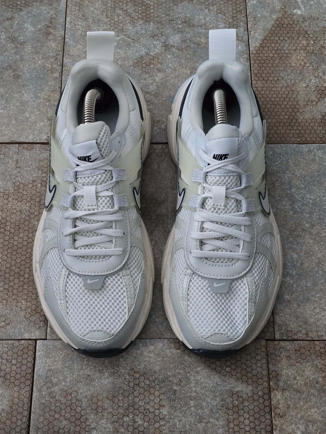 (250)나이키 v2k 런 플래티넘 틴트 상품이미지2