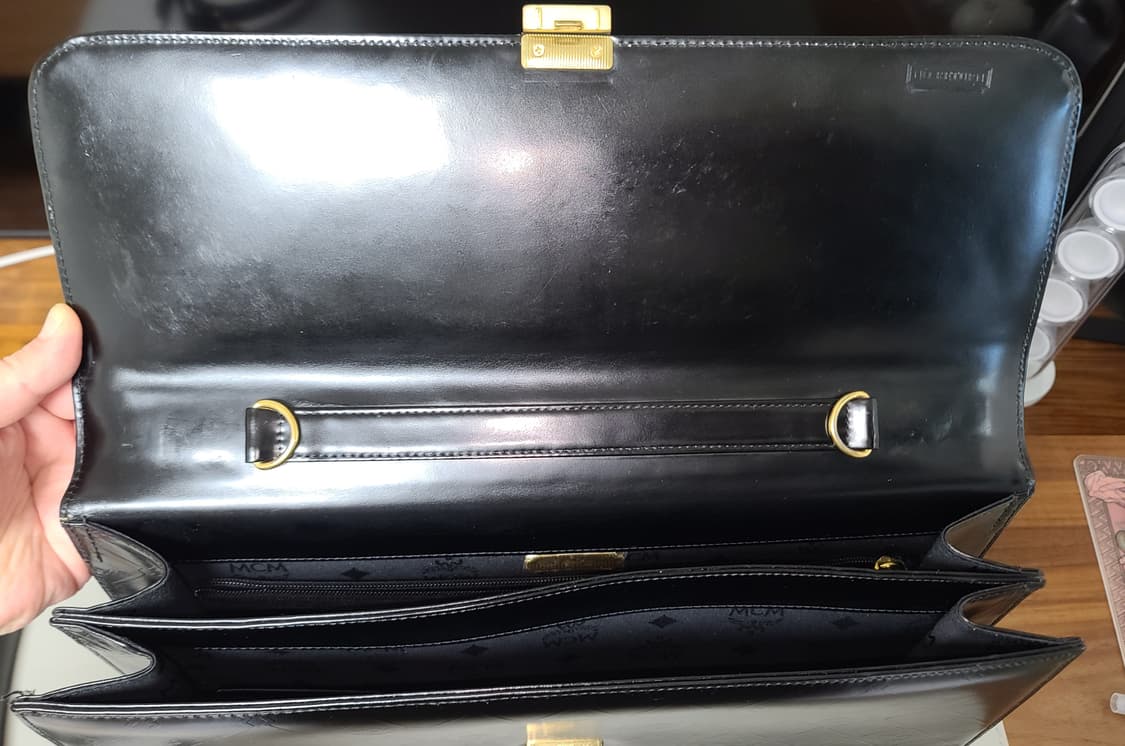 MCM 빈티지 블랙 엠보싱 가죽 서류가방 상품이미지8