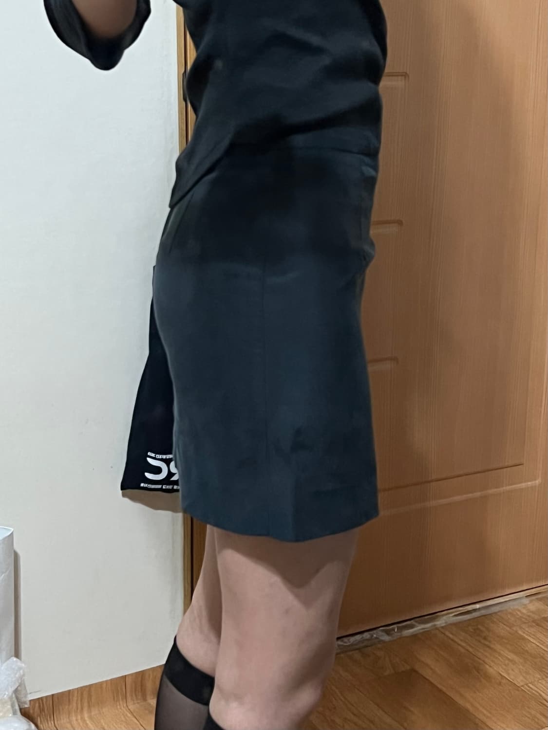 미스치프 새틴 H라인 스커트 상품이미지6