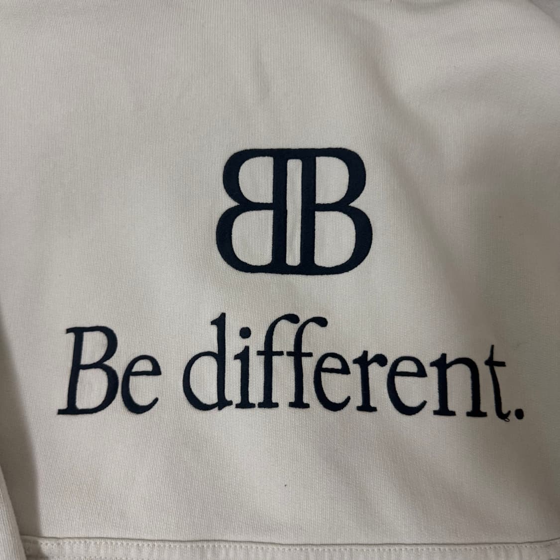 발렌시아가 Be different 후드 아이보리 S사이즈 판매 상품이미지2