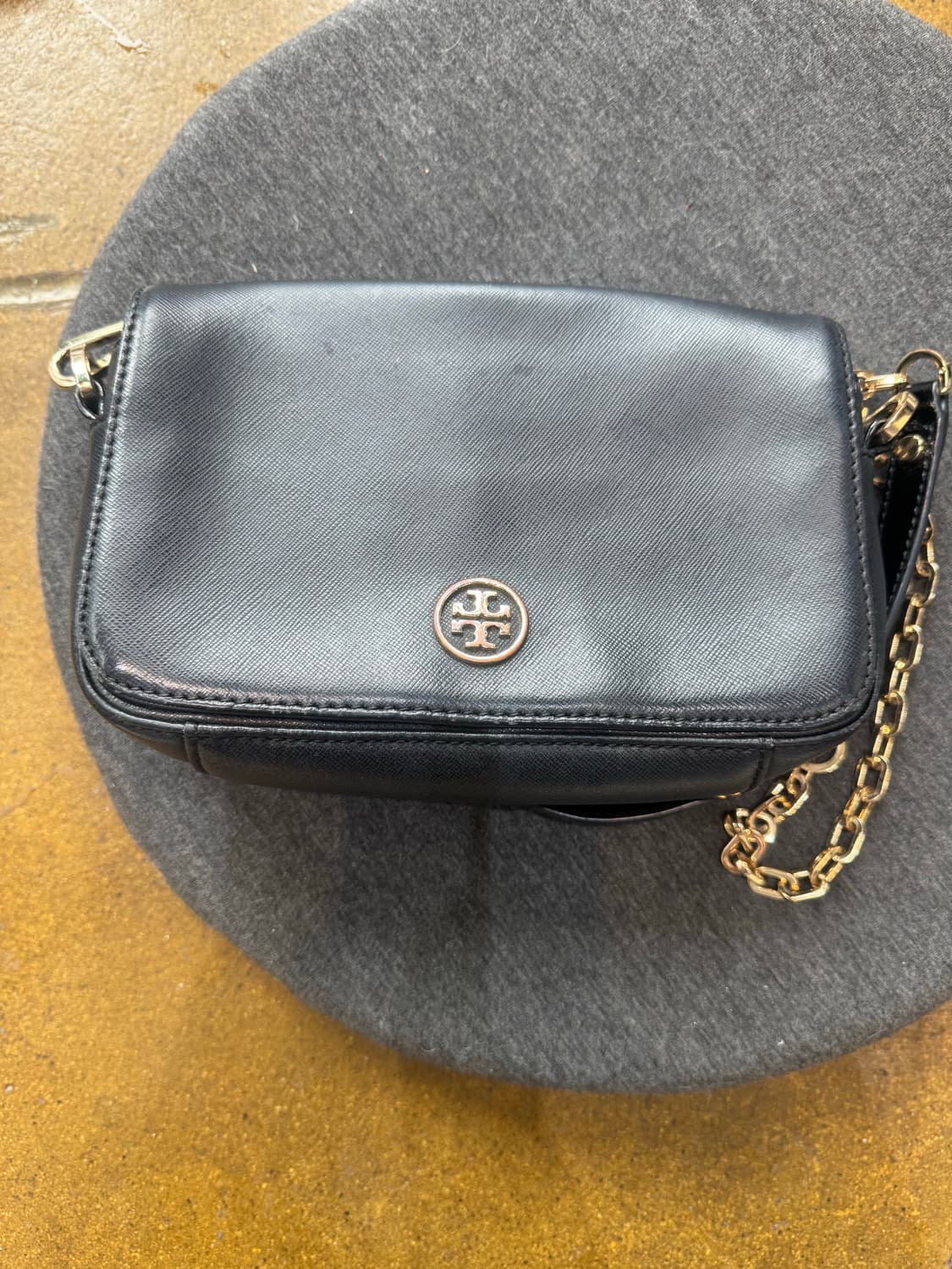 토리버치 블랙 레더 크로스백 상품이미지1