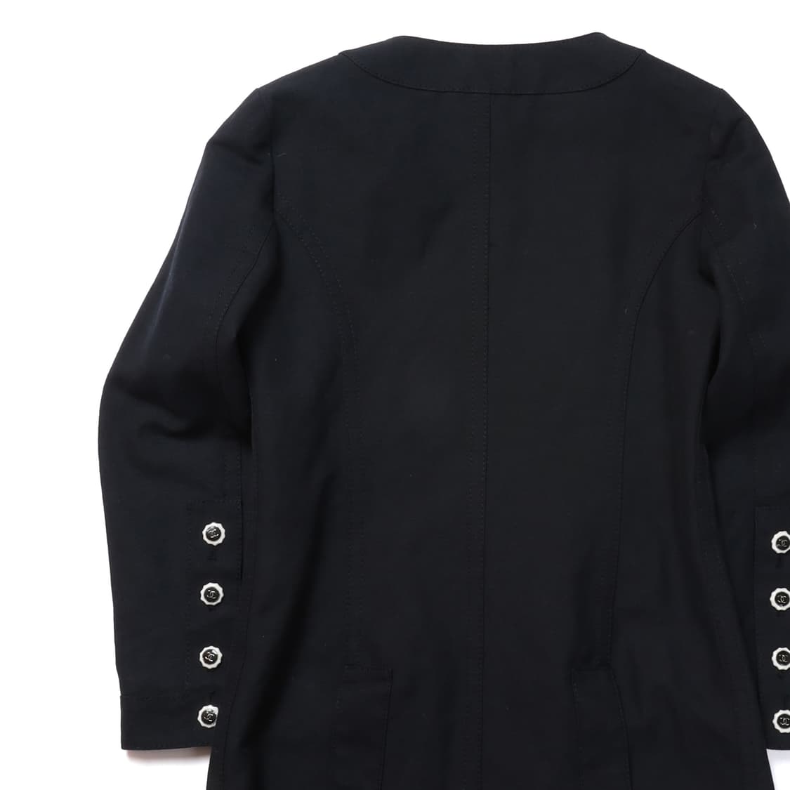 샤넬 Chanel Asymmetric Button Jacket

 상품이미지5