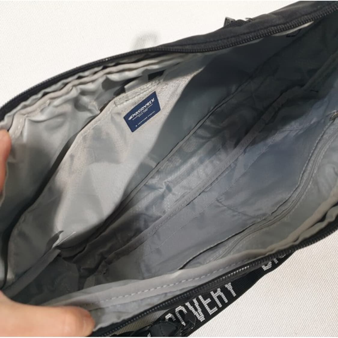 디스커버리 호보형 크로스백 가방 상품이미지6