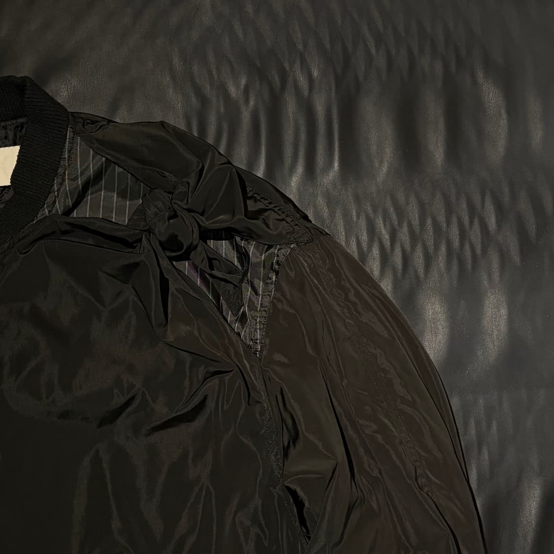 르수기아뜰리에 리본 매듭 크롭 봄버 점퍼 상품이미지5