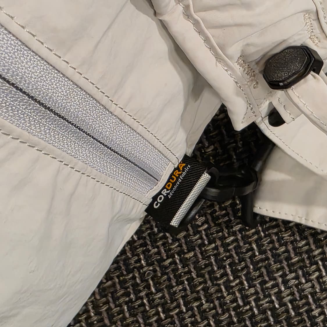 R) CNPR 드로우스트링 숄더백 아이보리 상품이미지8