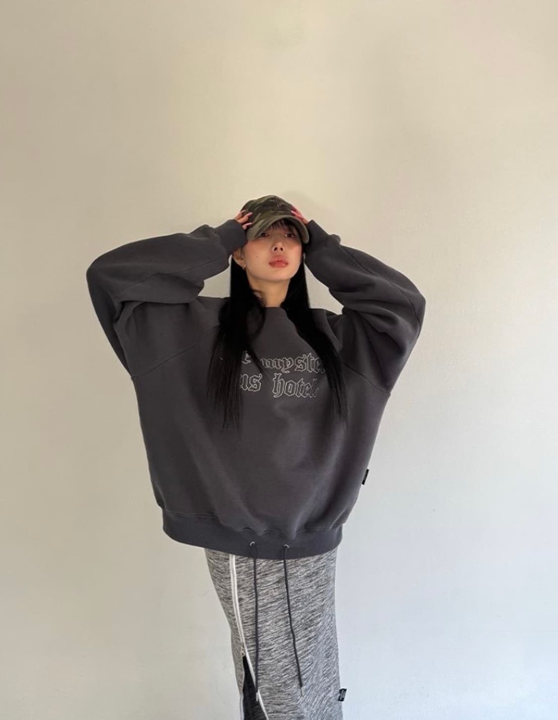 더미스테리어스호텔 와이드 맨투맨 상품이미지2