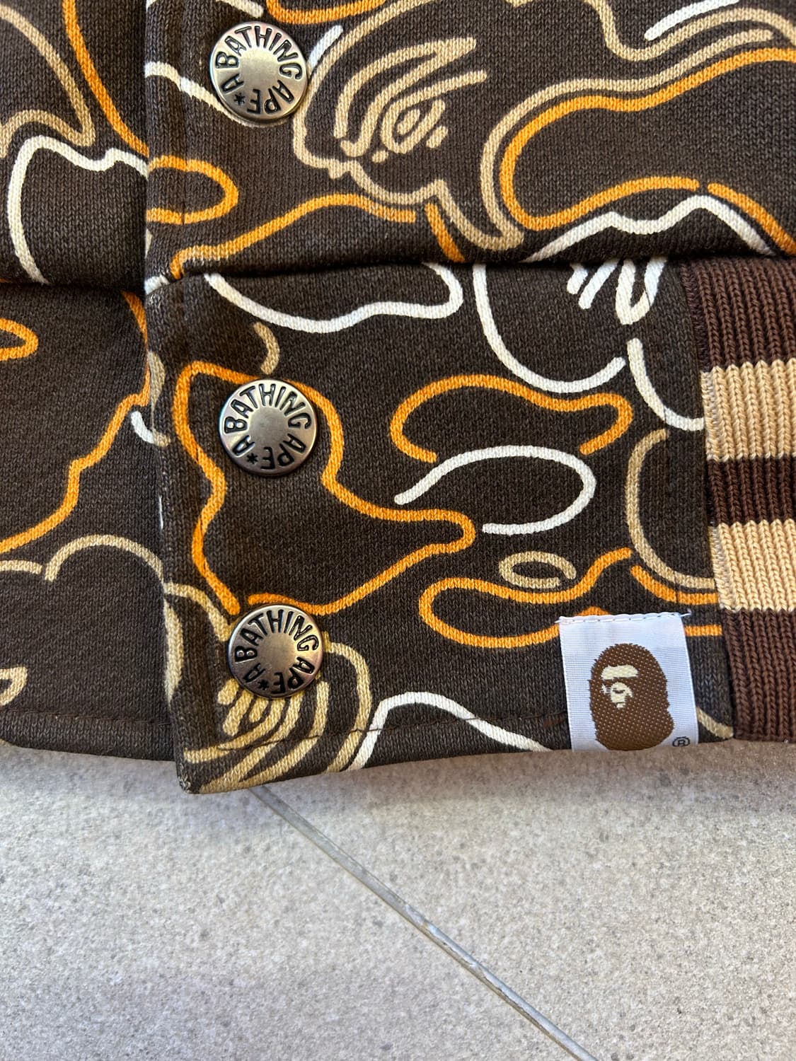 베이프 네온 카모 바시티 자켓 상품이미지4