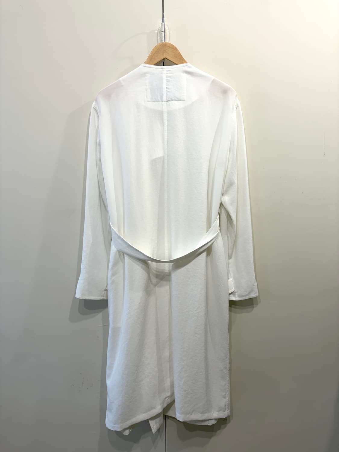 아크네 스튜디오 더블 버튼 실키 롱 트렌치 코트 상품이미지4