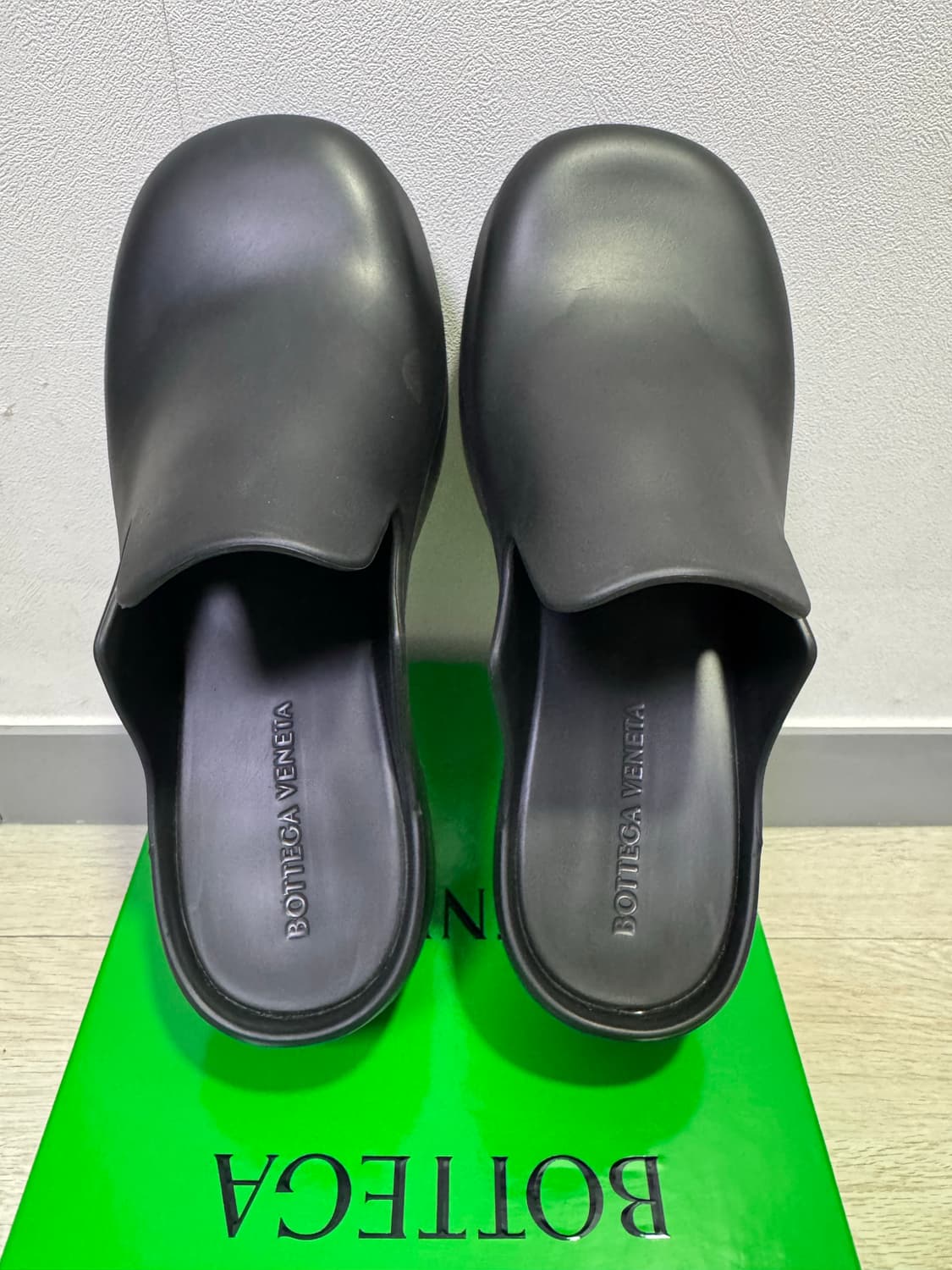 [44] 보테가 베네타 러버 플래쉬 클로그 블랙 상품이미지5