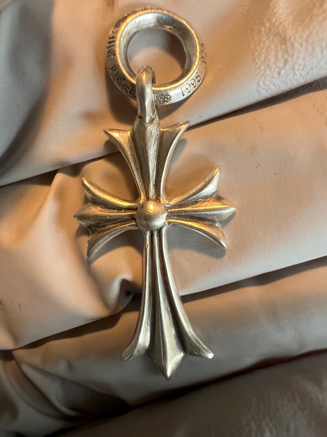 크롬하츠 타이니 크로스 펜던트 상품이미지3