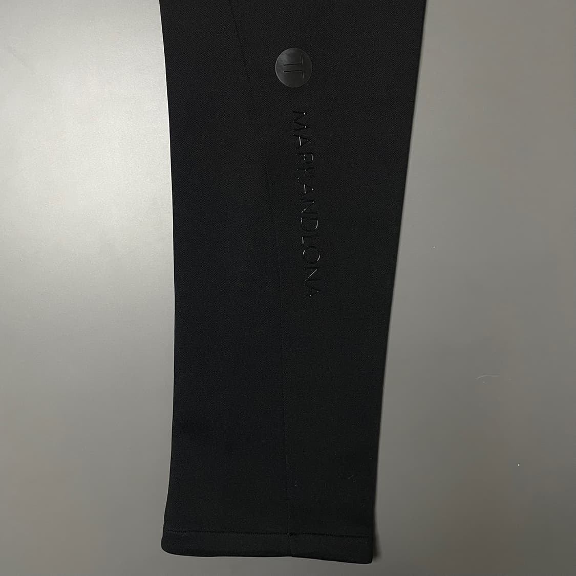 [M] 마크앤로나 티라인 로고 팬츠 상품이미지6