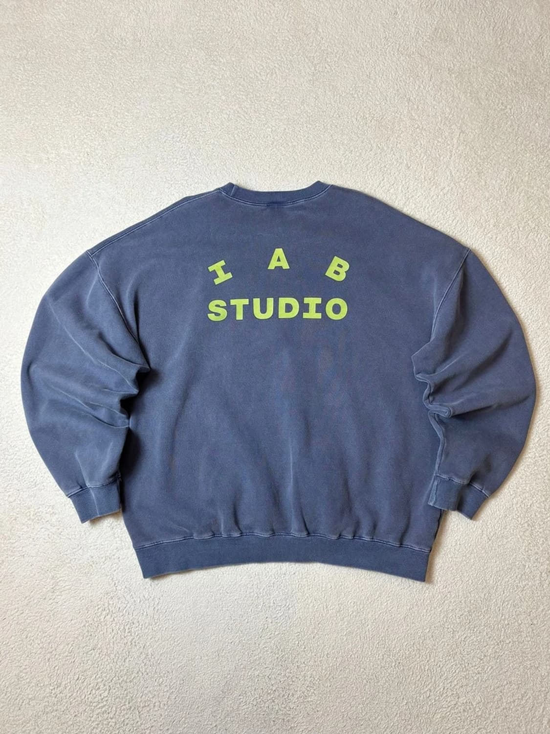 아이앱스튜디오 피그먼트 다이드 맨투맨 PN6452 상품이미지1