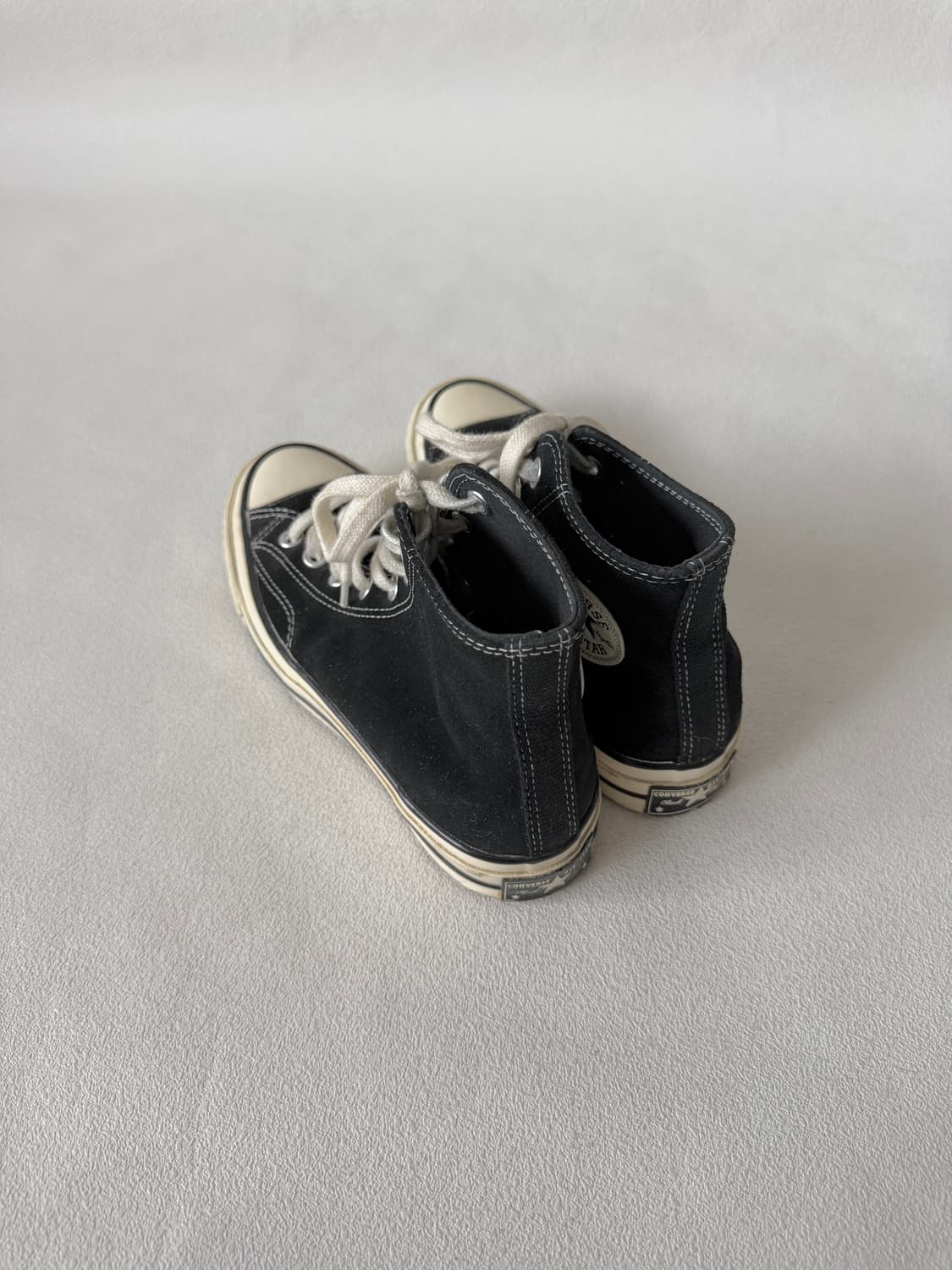 [240]컨버스(Converse) 척테일러 하이 스웨이드 블랙 상품이미지5