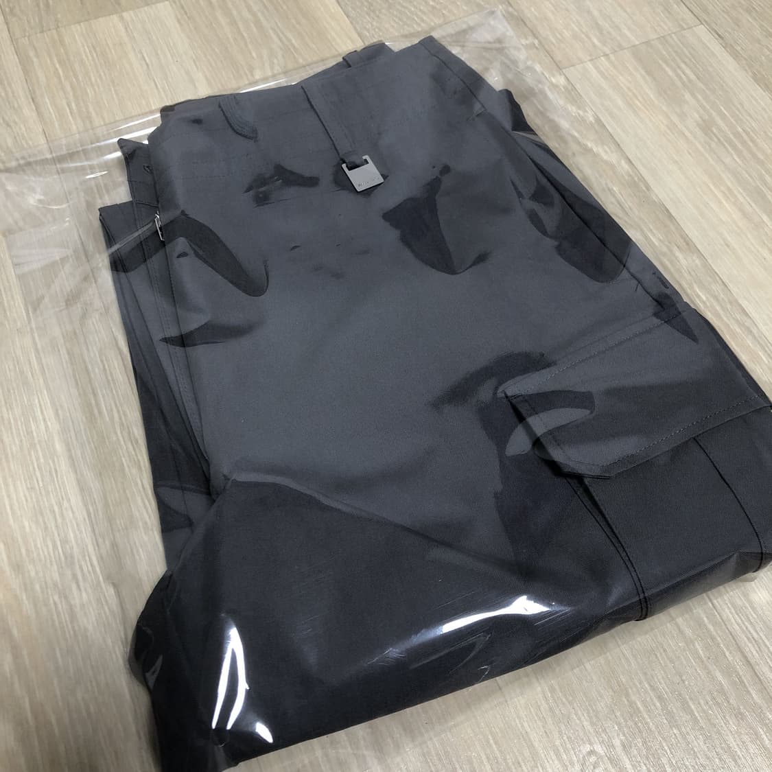 (우먼스 S) 마뗑 킴 MATIN KIM 어텀 카고 팬츠 인 차콜 상품이미지10