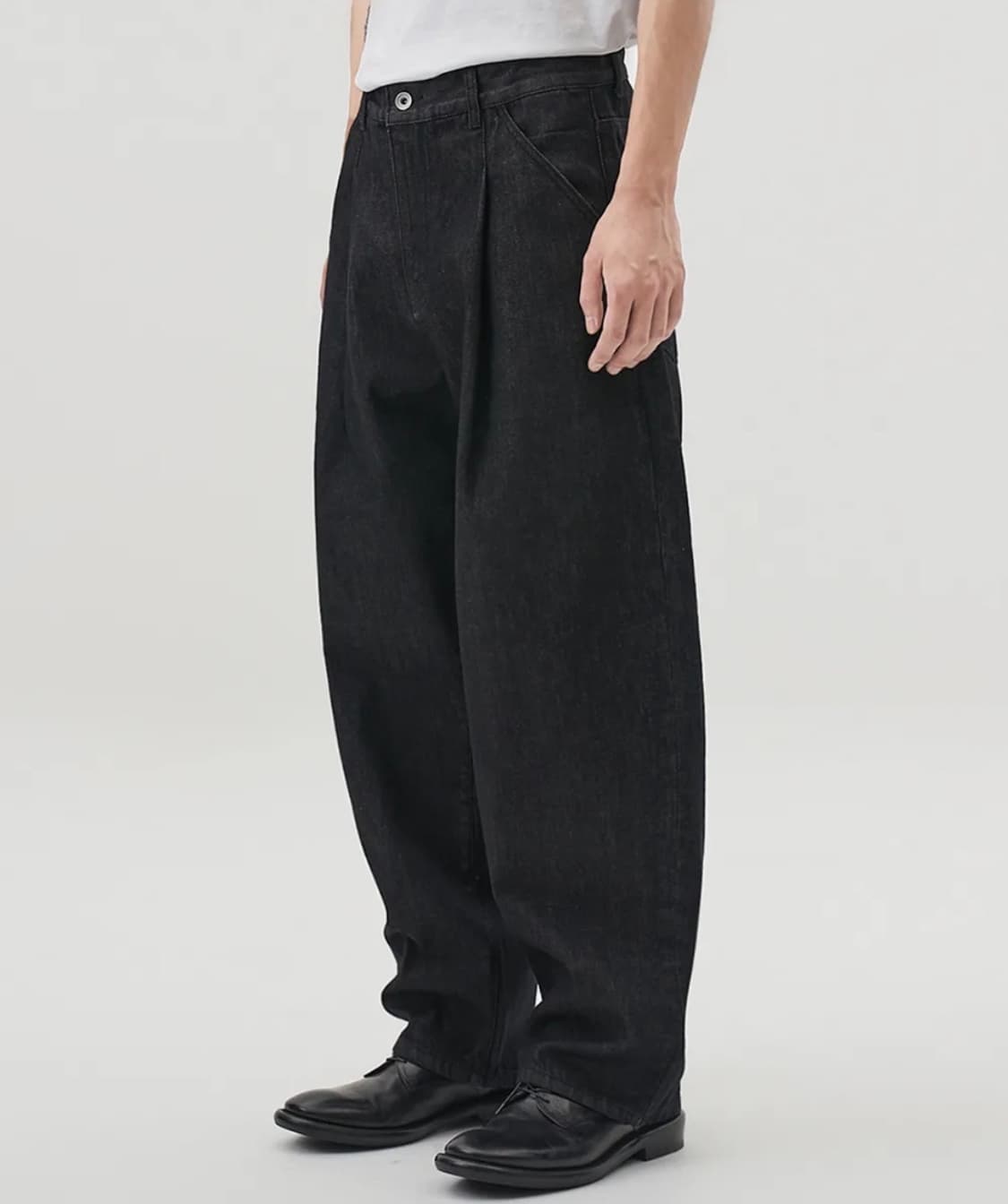 Errors Excepted 플리츠 테이퍼드 데님팬츠 상품이미지1