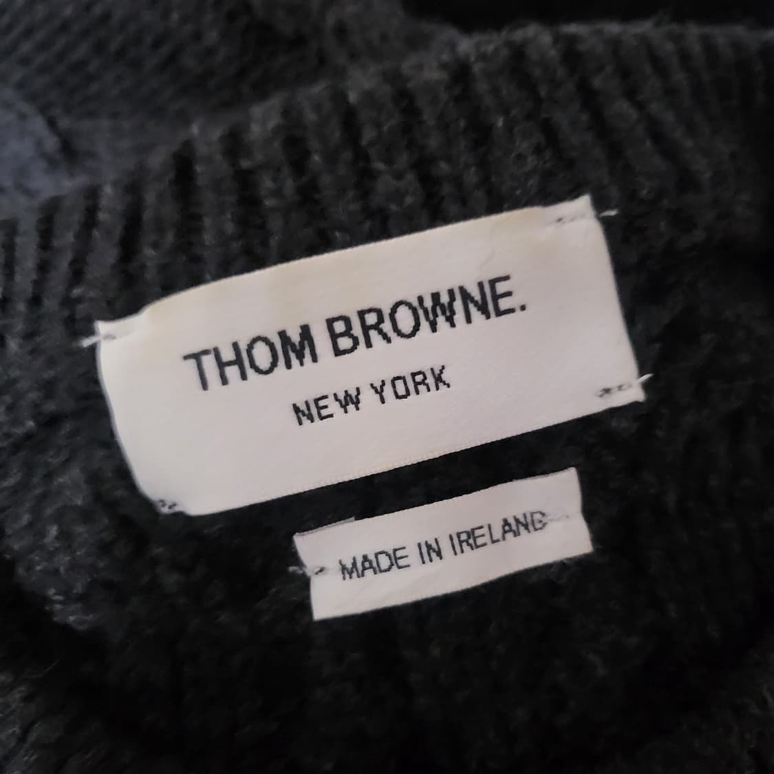 톰브라운 사선완장 아란케이블 니트 3사이즈 다크 그레이 상품이미지4