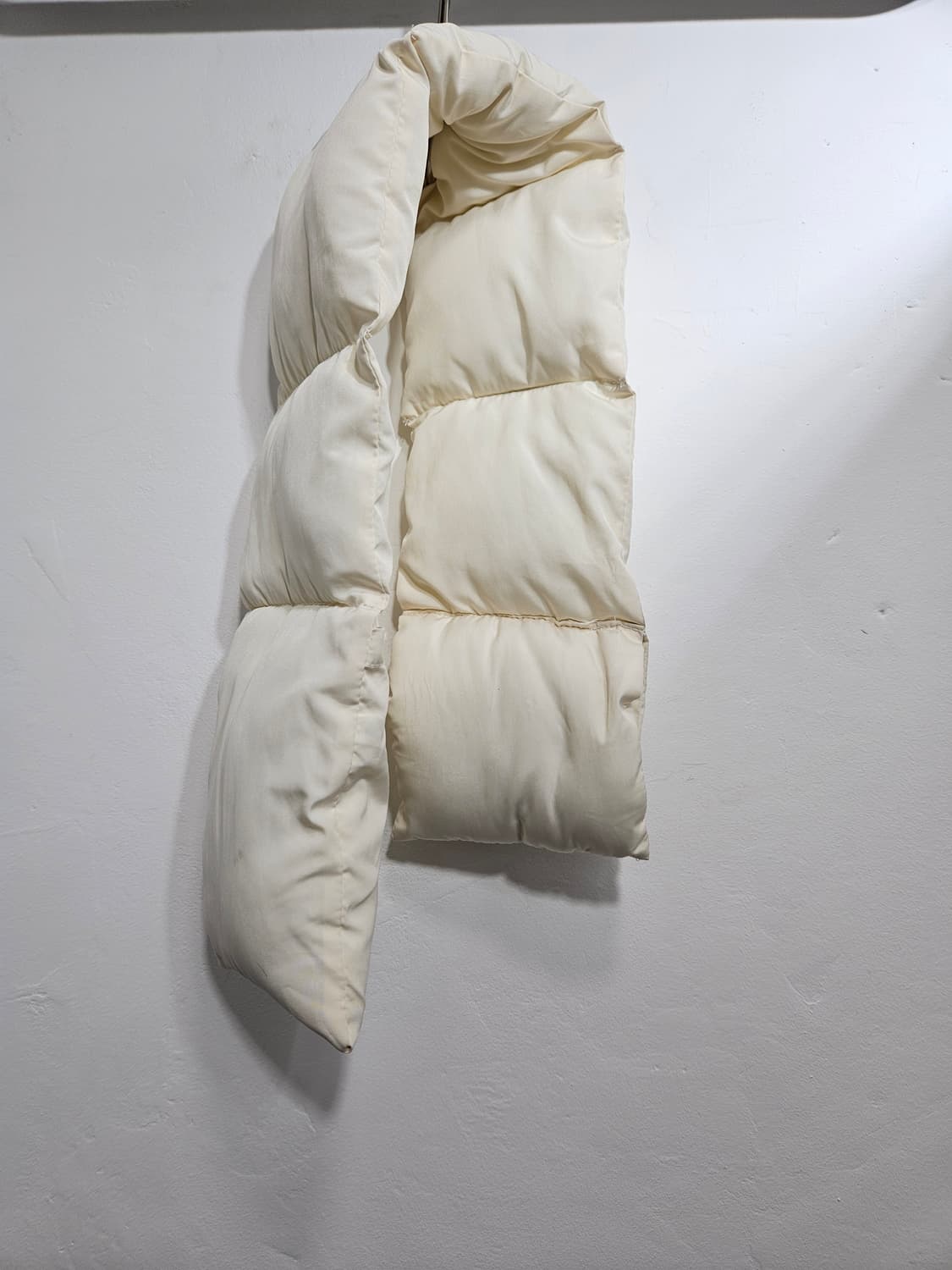 아이보리색 숏패딩 머플러 상품이미지3