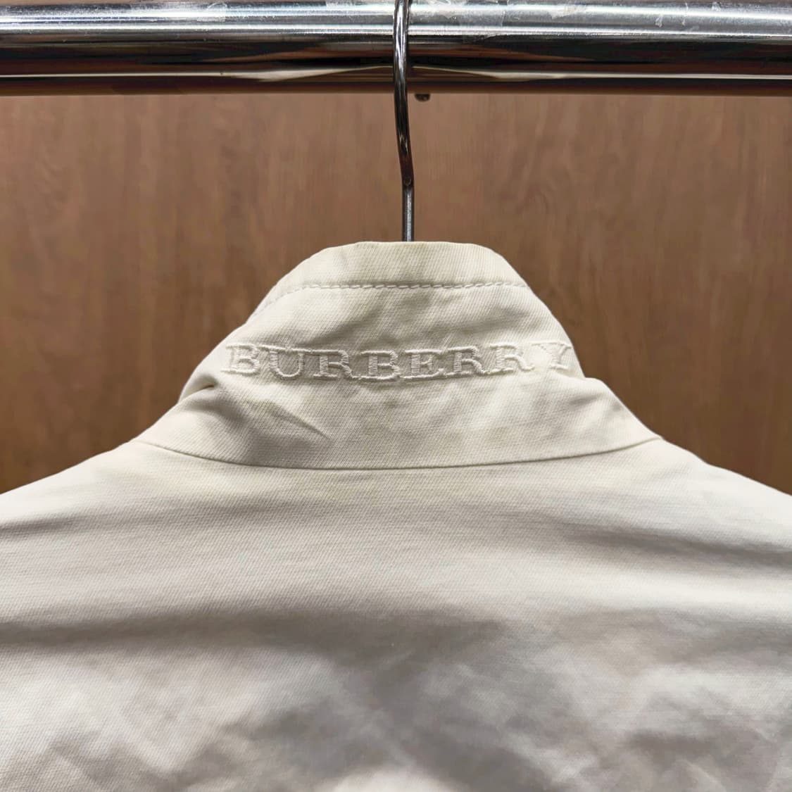 버버리 런던 하이넥 유틸리티 필드 자켓 사이드 벨트 버클 디테일 아이보리 상품이미지6