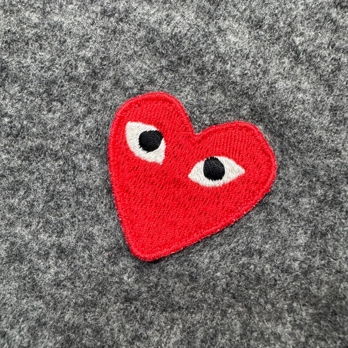 Name : 꼼데가르송 레드와펜 브이넥 니트 :)  상품이미지3