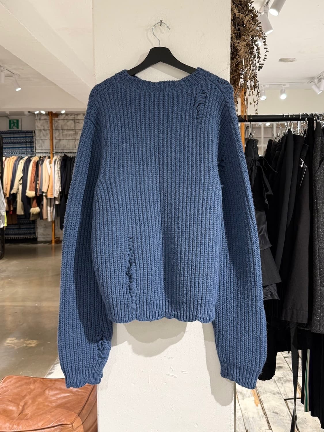 jw앤더슨 블루 알파카 울 데미지 니트 풀오버 상품이미지6