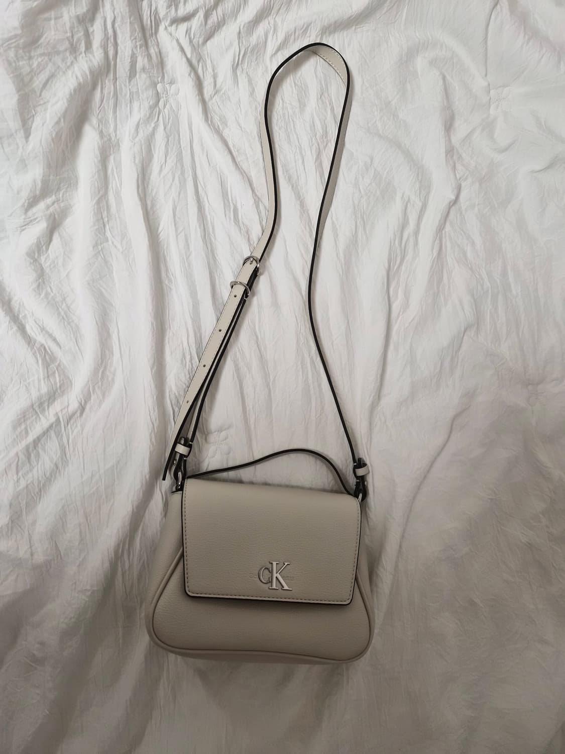 캘빈클라인 크로스백 상품이미지2