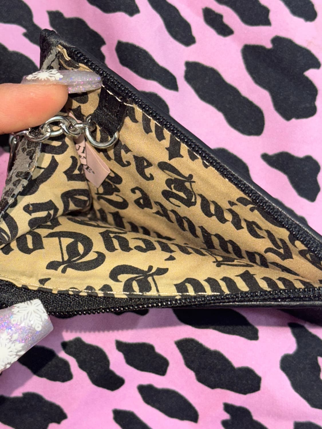 쥬시꾸뛰르 블랙 큐빅 로고자수 디테일 키드지갑  상품이미지3