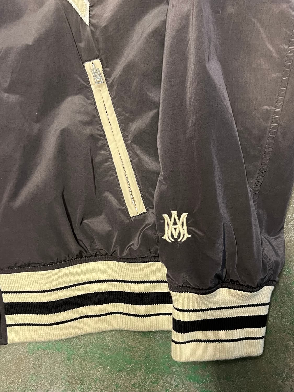 24FW [2XL] 아미리 썬 페이디드 아치 로고 봄버 자켓 상품이미지4