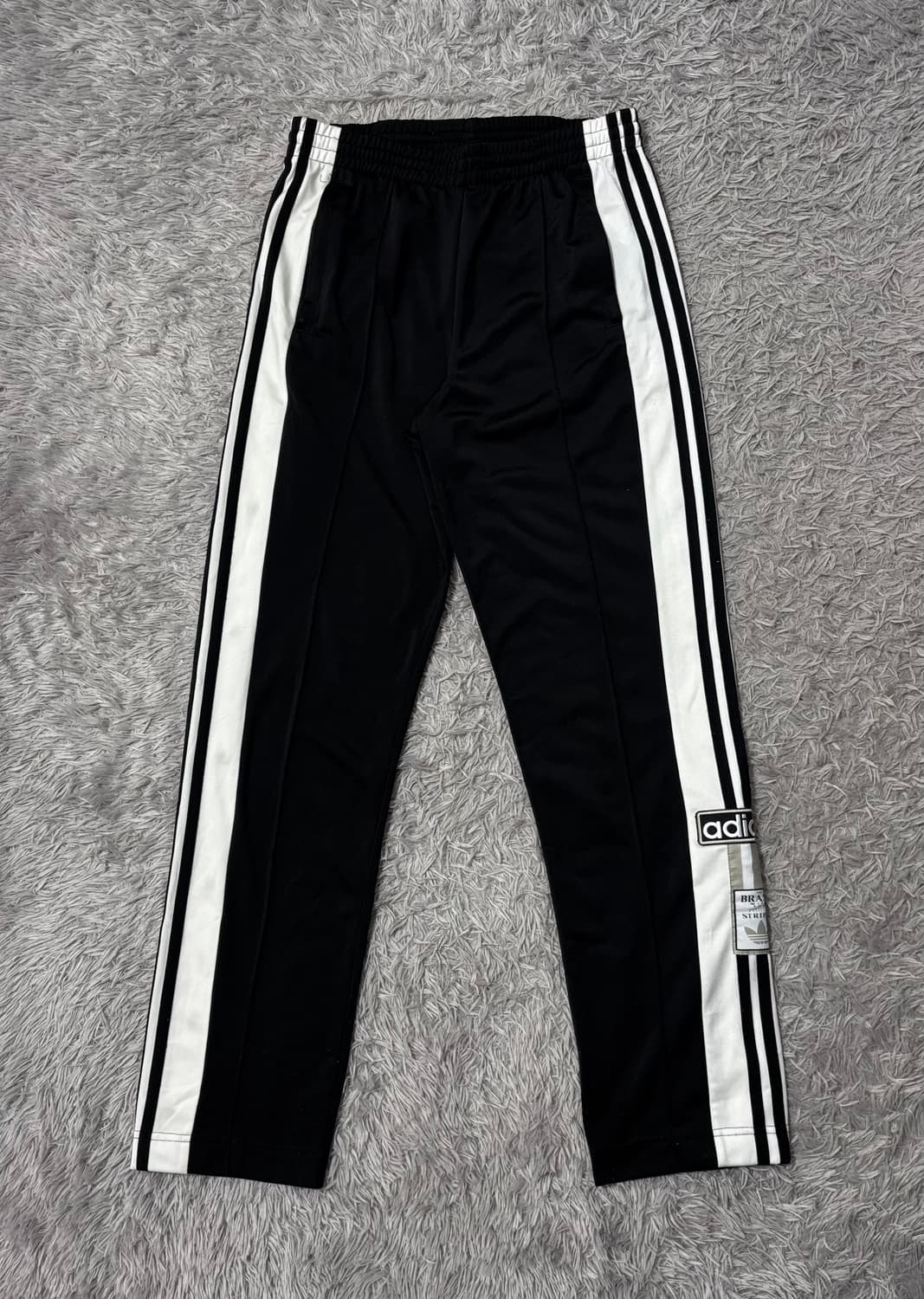 아디다스 블랙 스냅버튼 트랙팬츠 상품이미지2