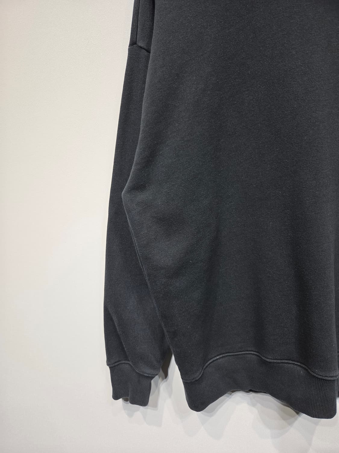 캘빈클라인 진 빅로고 레터링 맨투맨 상품이미지4