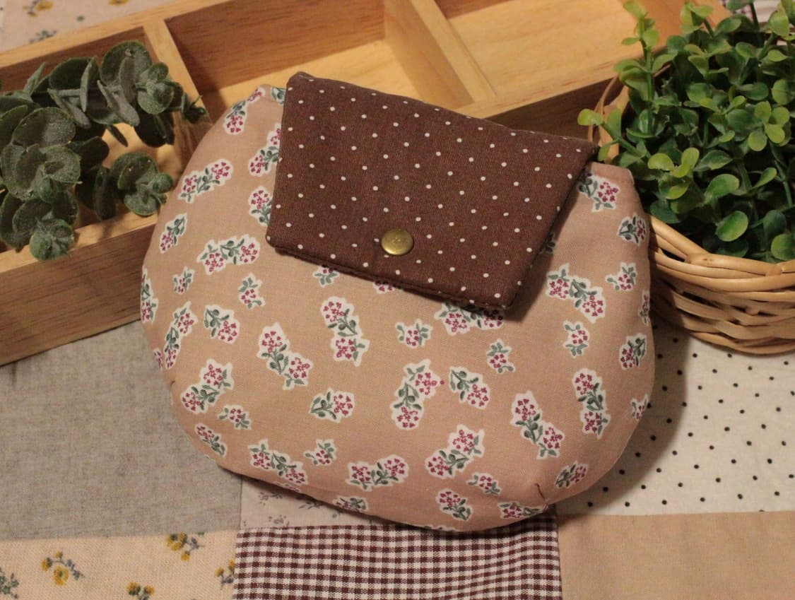 핸드메이드 베이지 다트 파우치 상품이미지1