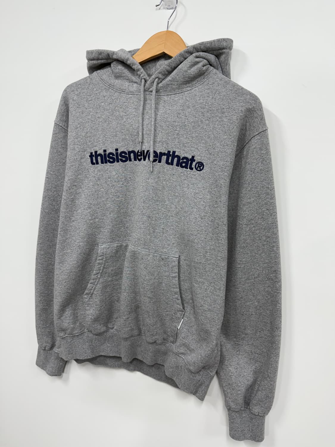 thisisneverthat T-Logo gray hoodie 상품이미지3