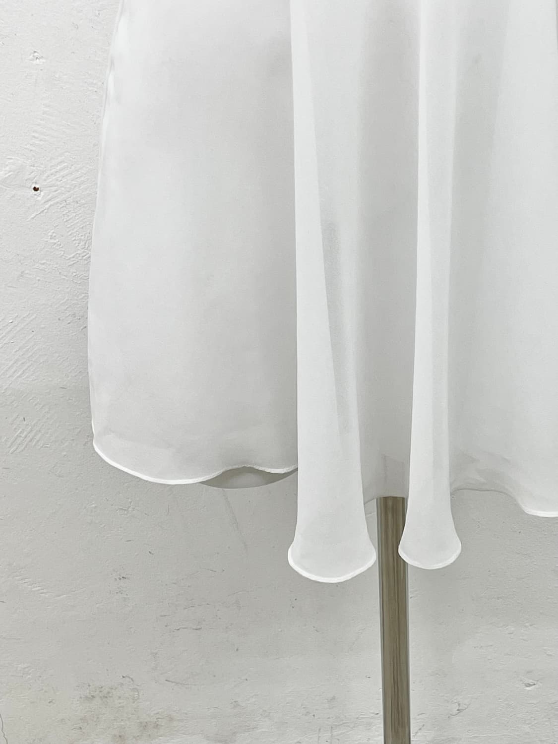 화이트 시어 자수 슬립 상품이미지3