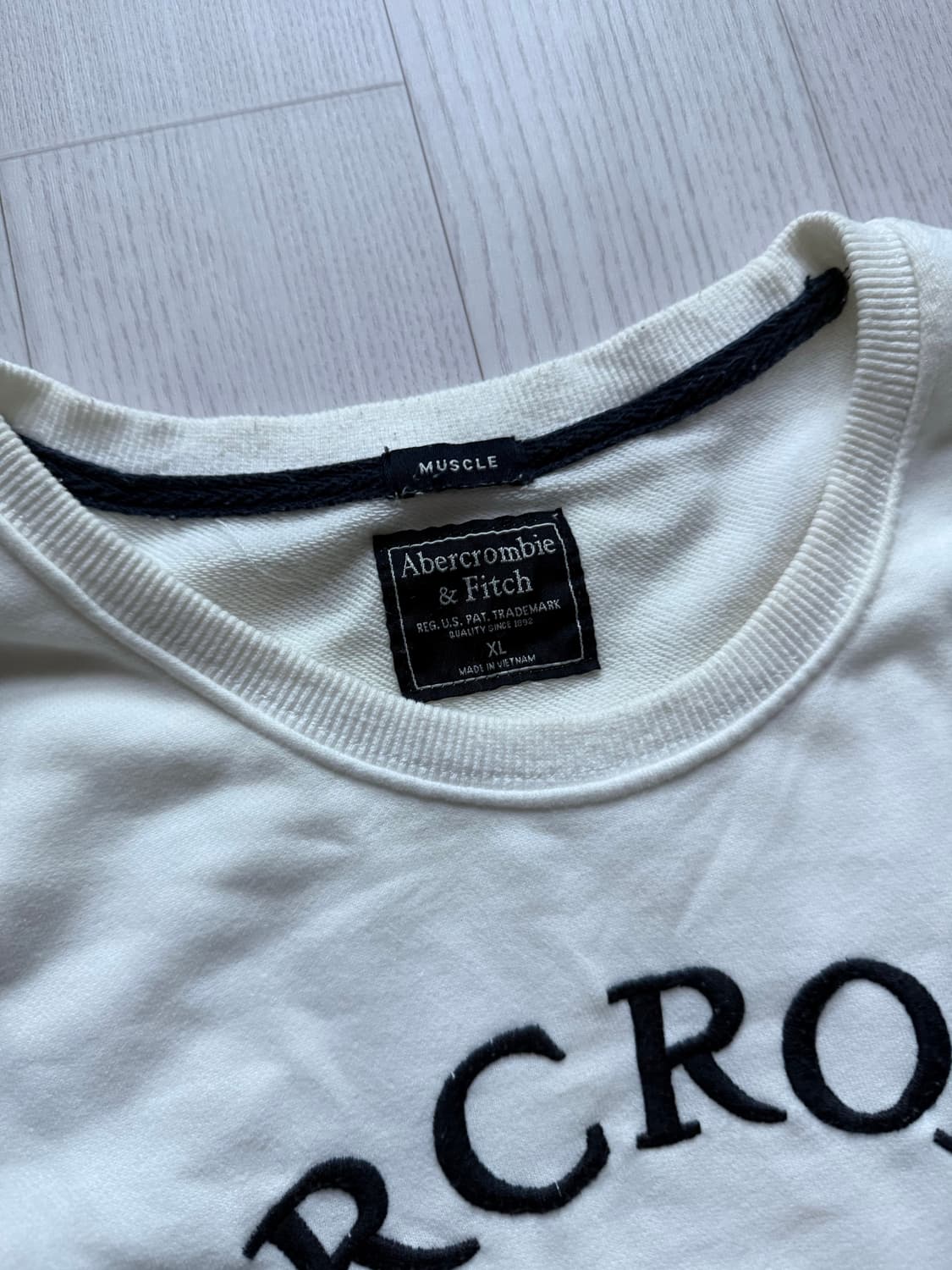 아베크롬비 중앙 빅 프린팅 화이트 맨투맨 상품이미지7