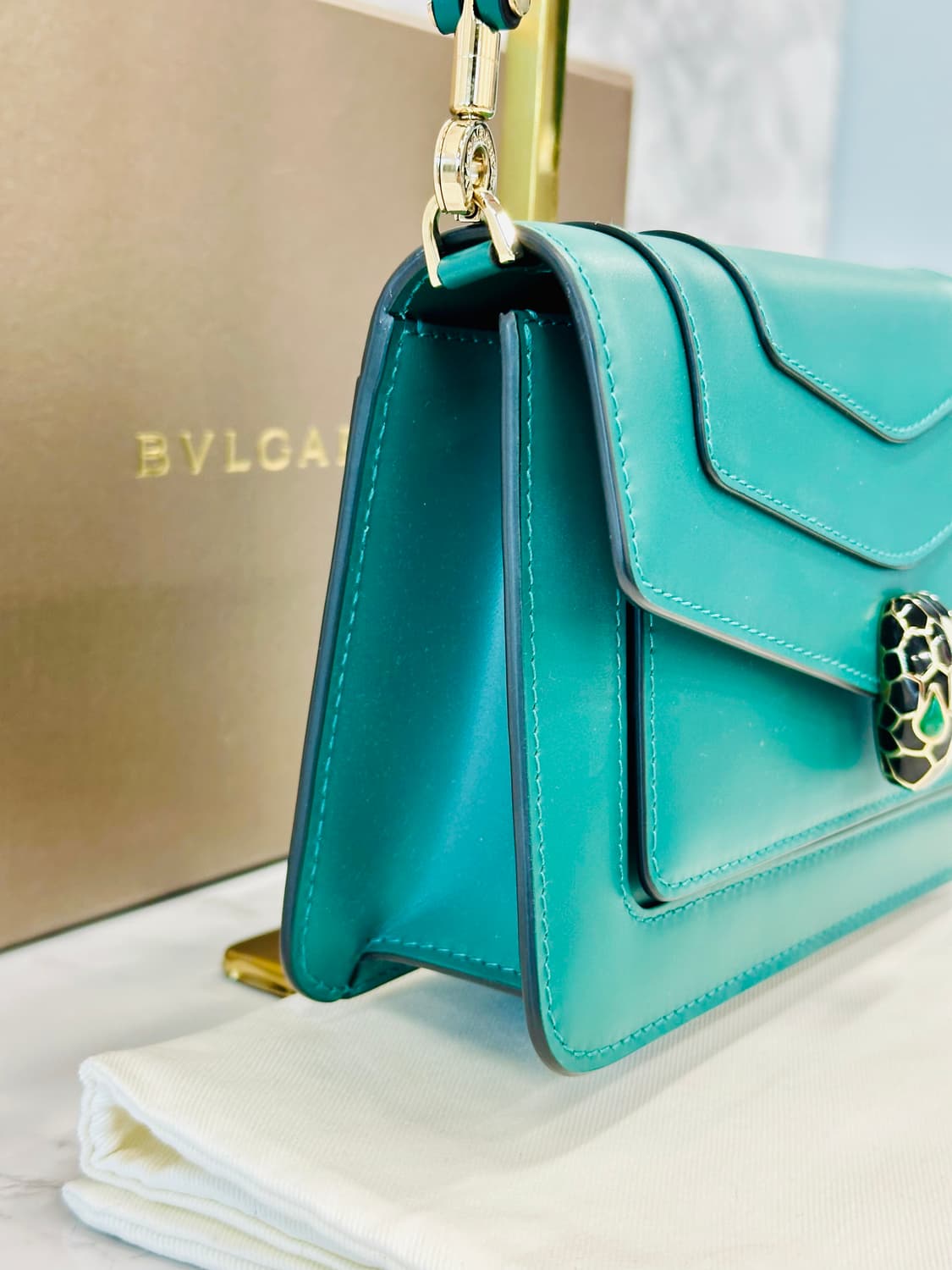 [새상품급] 불가리 세르펜티 포에버 이스트-웨스트 숄더백 레퍼런스 상품이미지5