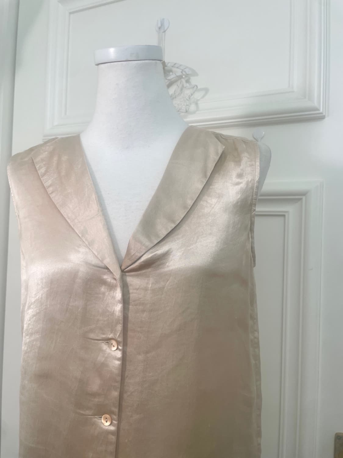 THEORY beige satin sleeveless blouse 상품이미지7