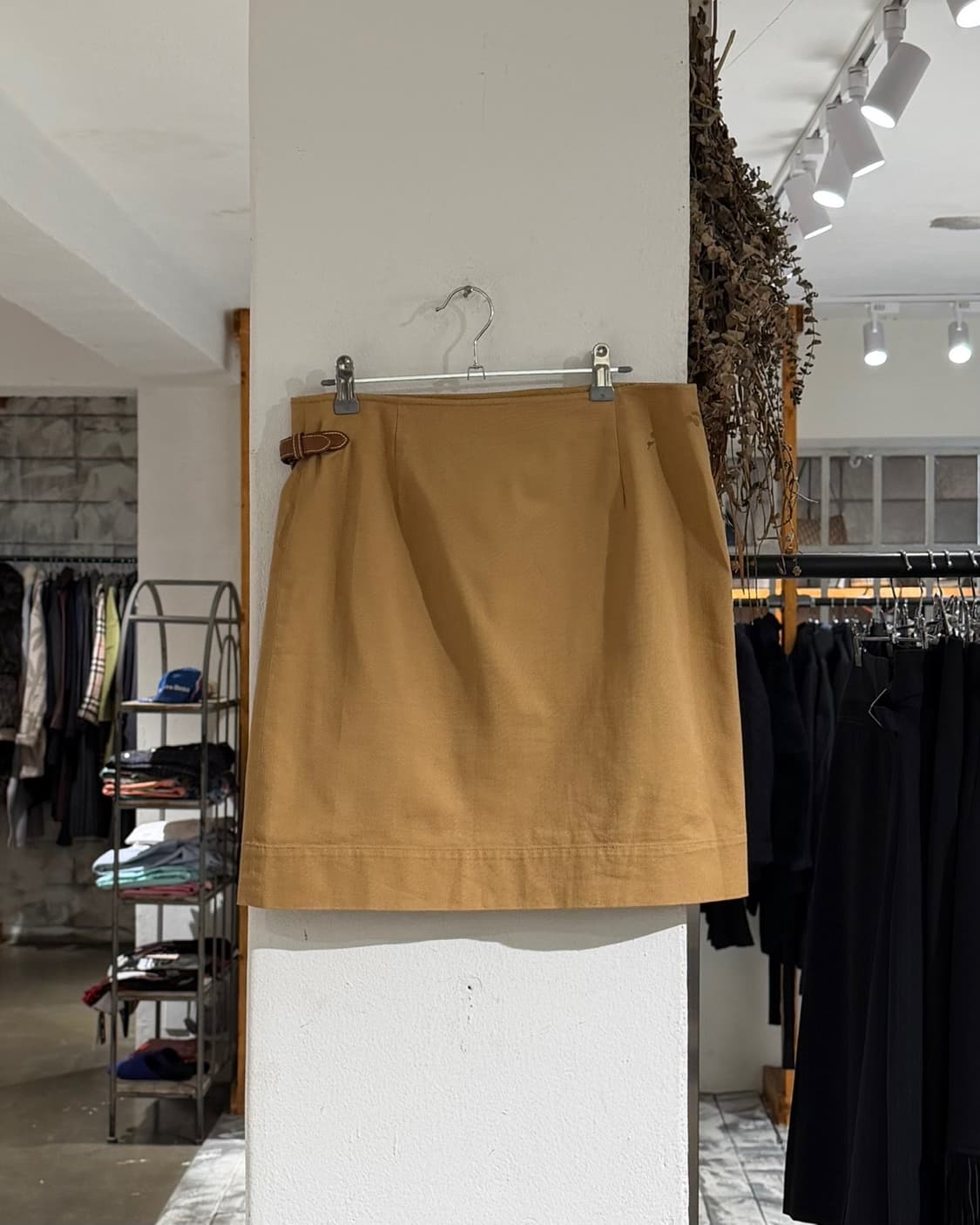 랄프로렌 베이지 코튼 트윌 레더 트림 랩 미니 스커트 상품이미지4