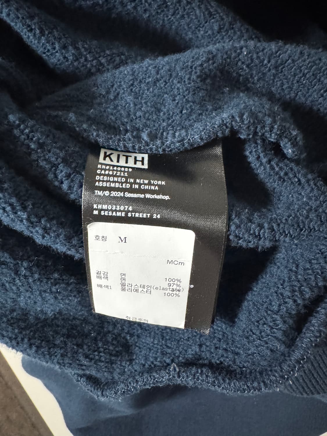 Kith x sesame street 맨투맨 판매합니다. 상품이미지3
