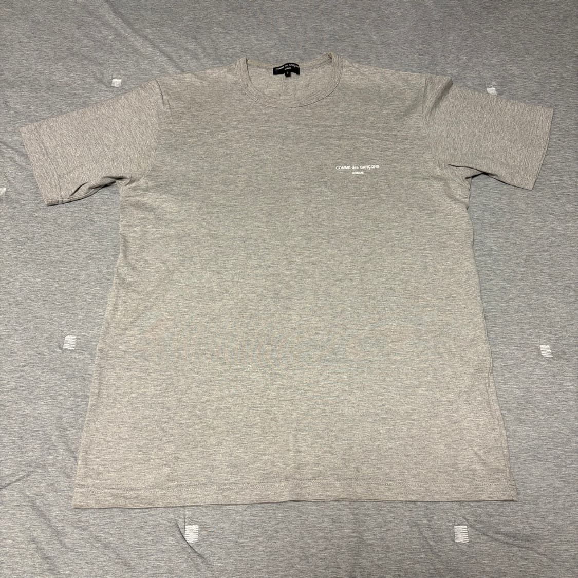 [L] 꼼데가르송 옴므 로고 티셔츠 상품이미지1
