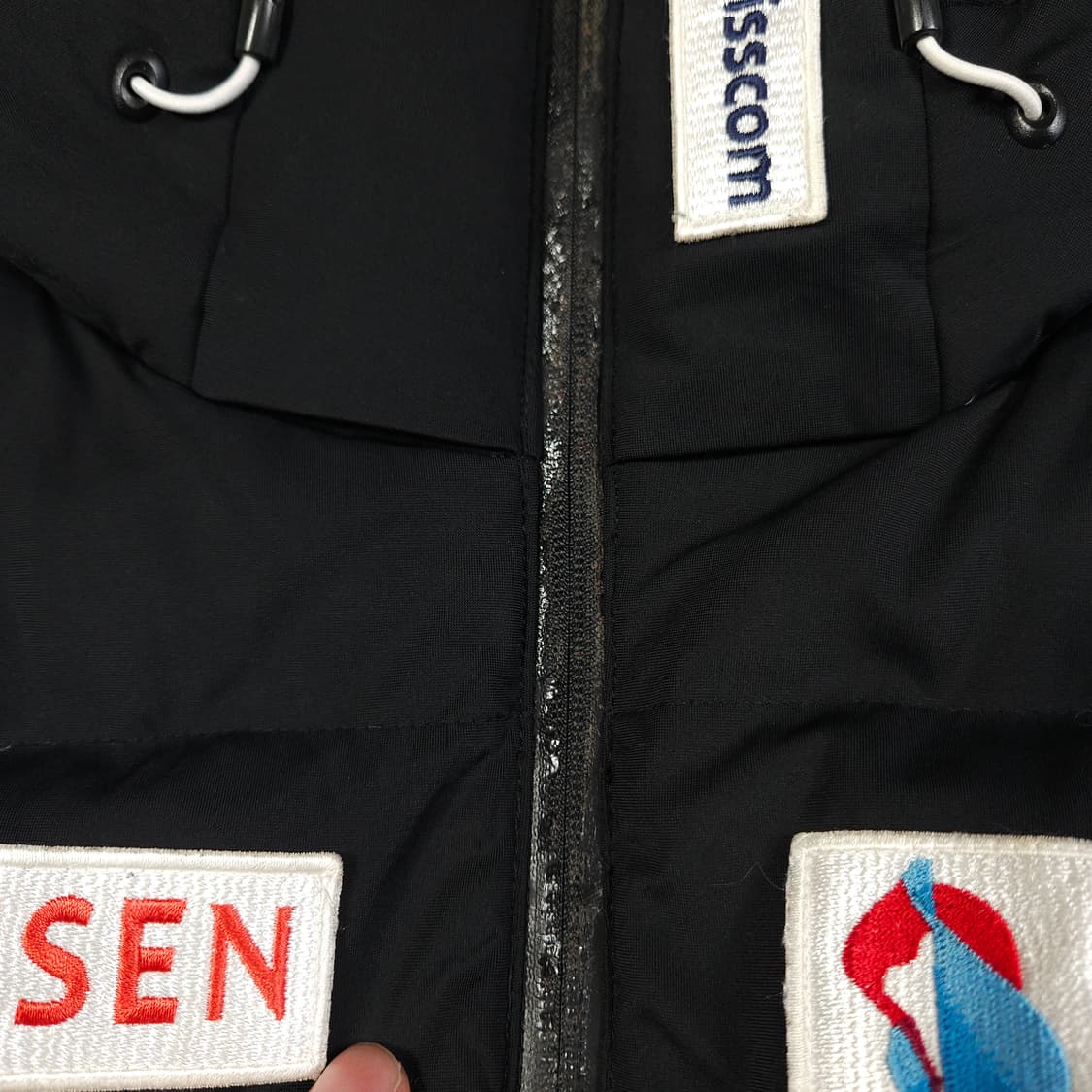 데상트 아우디 스위스 조끼패딩 상품이미지3